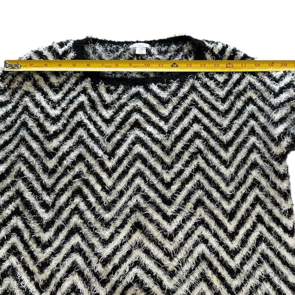Womens Sweater Size Large Black White Fuzzy Zig Zag Casual Winter Wear - Picture 3 of 8